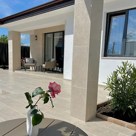 فيلة Courtyard Villa,