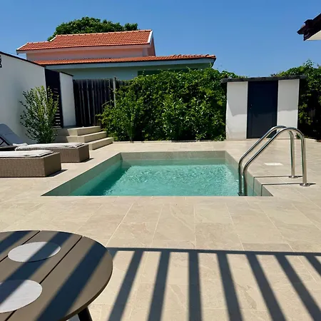 فيلة Courtyard Villa, *